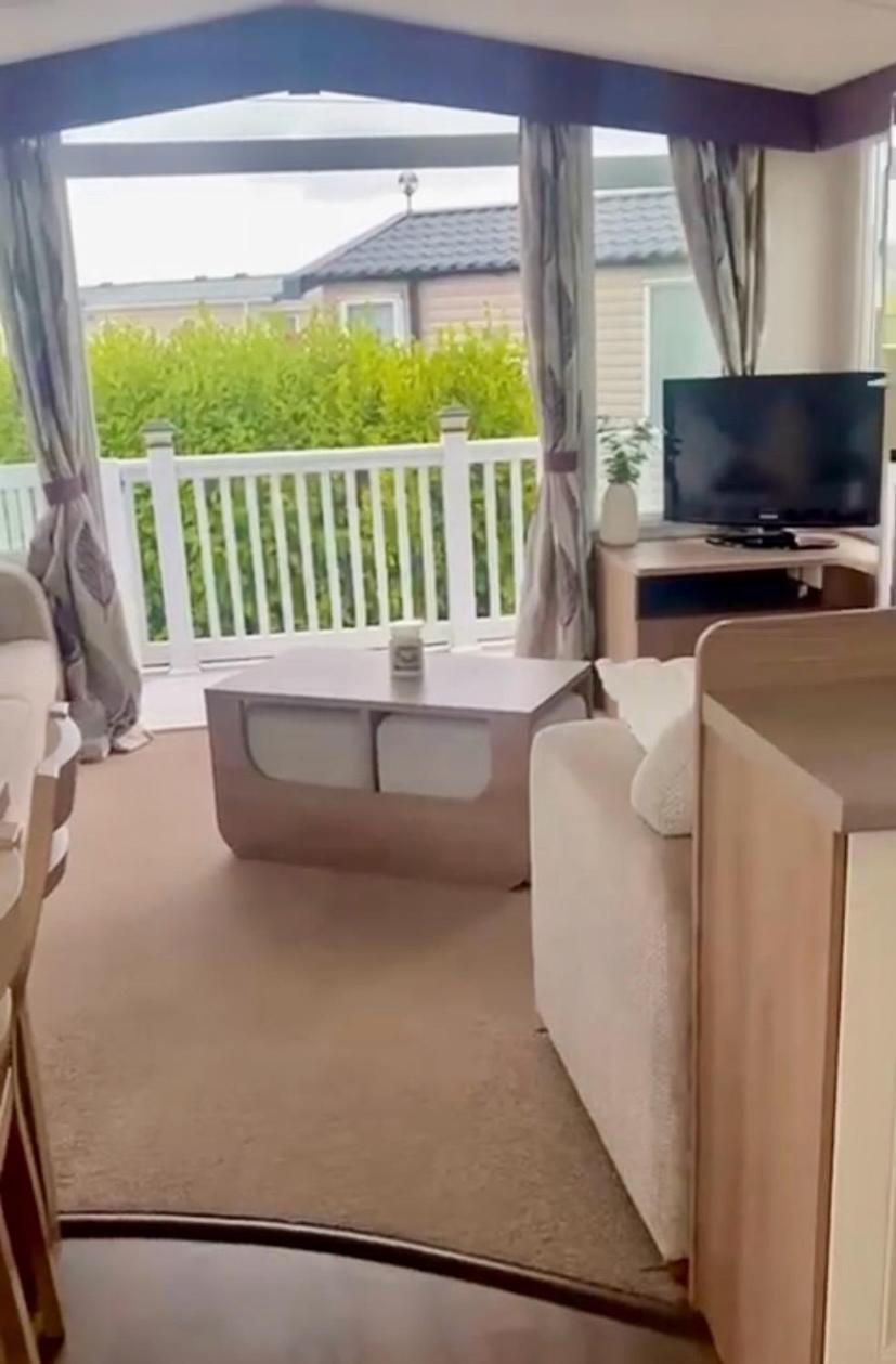 Caravan Church Farm Holiday Village Pagham Exteriör bild