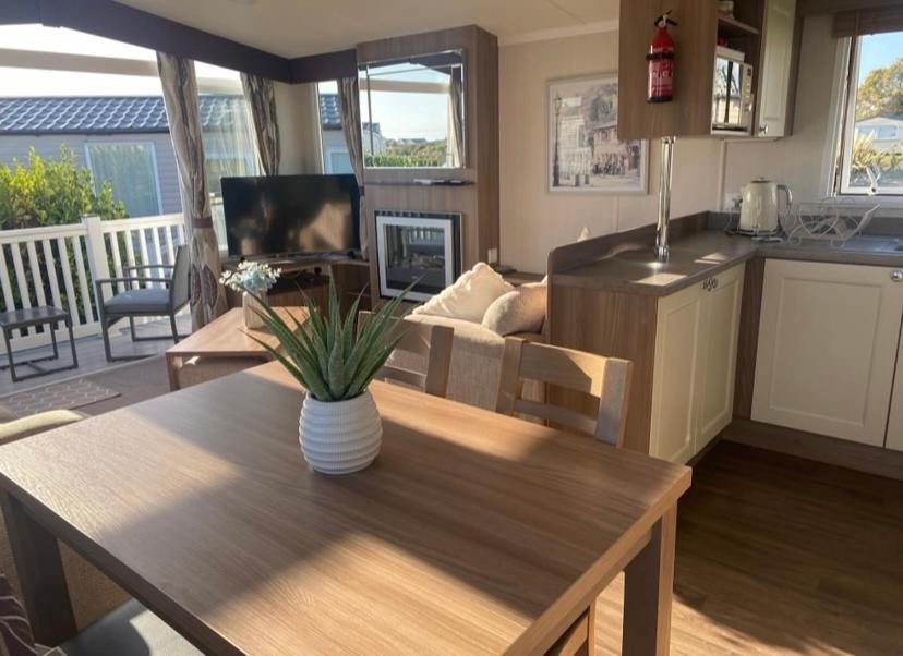 Caravan Church Farm Holiday Village Pagham Exteriör bild