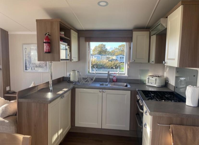 Caravan Church Farm Holiday Village Pagham Exteriör bild