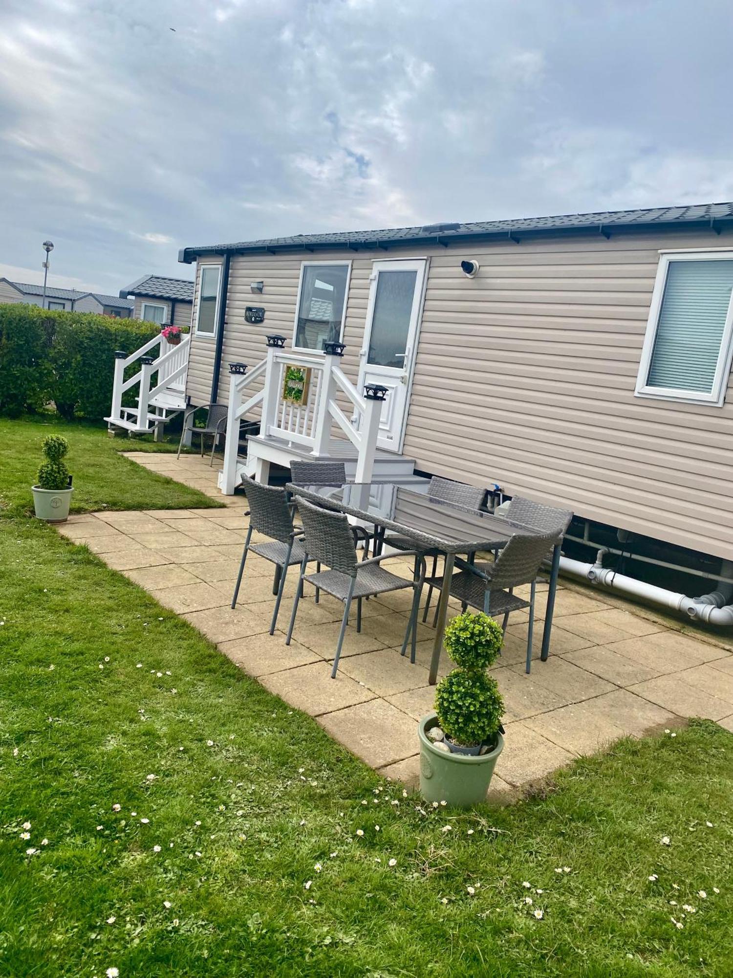 Caravan Church Farm Holiday Village Pagham Exteriör bild